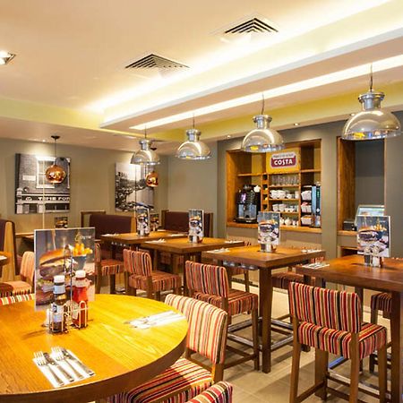 Premier Inn London Hackney Екстериор снимка